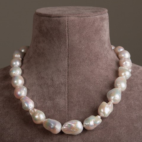 Schoeffel-barocke-Sueßwasser-Perlenkette mit großen schimmernden Perlen