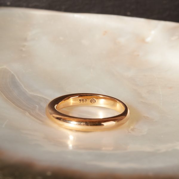 Formschöner Ehinger Schwarz Rosegold Ring 18kt Größe 59 auf Perlmutt liegend fotografiert