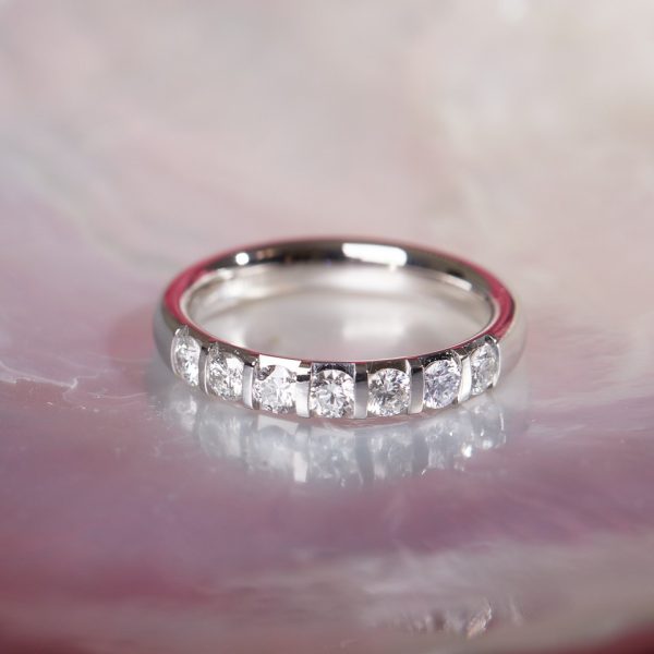 Memoire Ring Weissgold 7 Brillanten Diamanten 18 karat