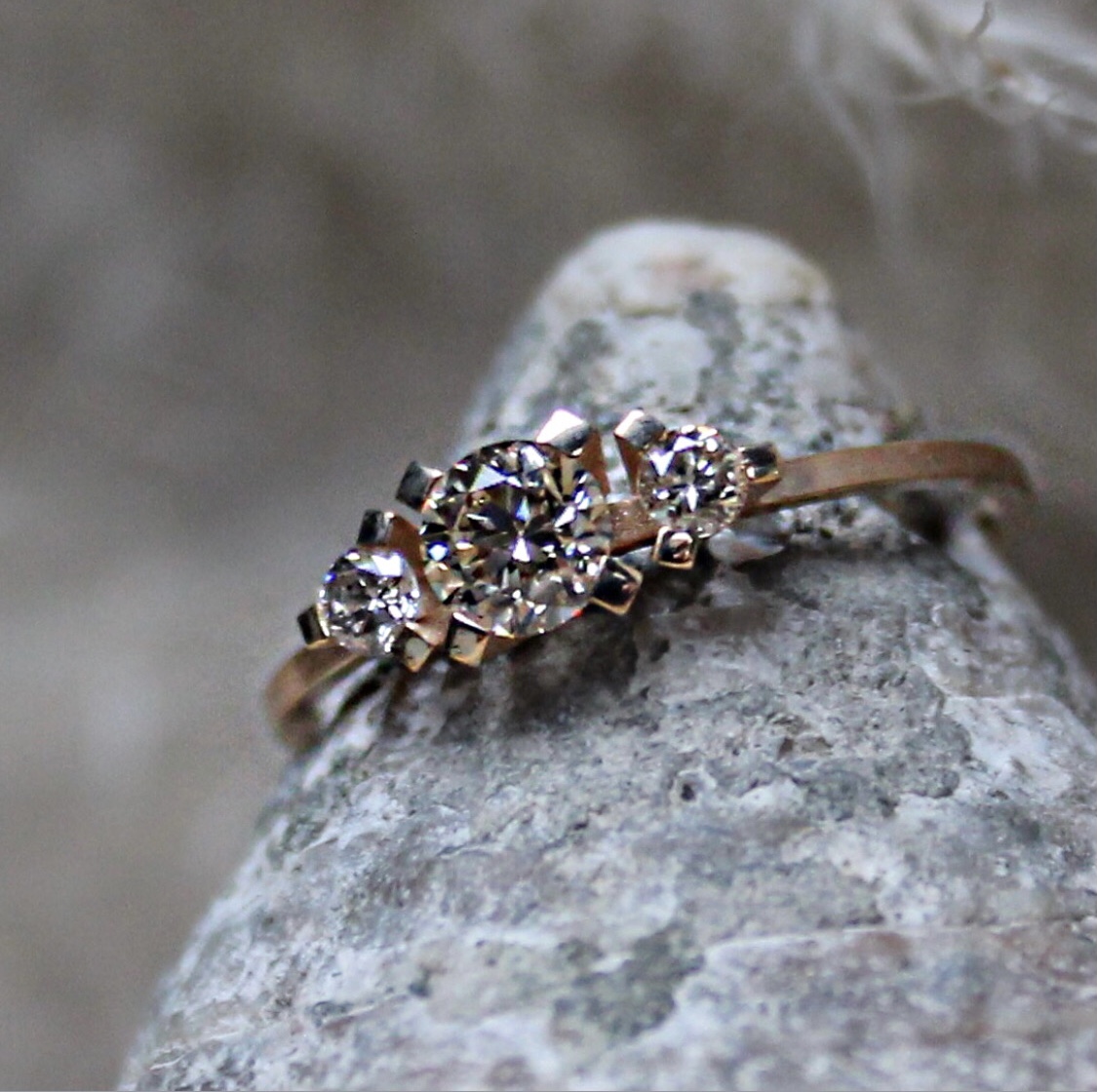 Diamant Ring Rosegold matt mit 3 Brillanten zimtfarben Leonid Marion Knorr