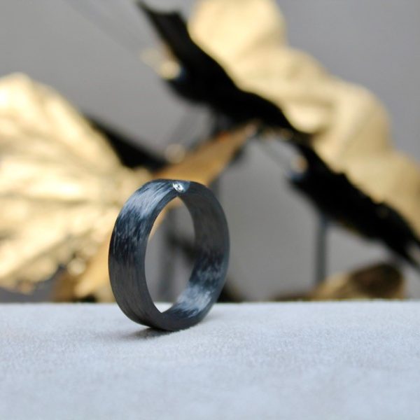 Ausgefallener Herren Carbon-Ring-Brillant-in-Platin-6,5mm breit von SCHWAB