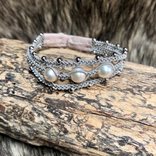 3-reihiges Saami crafts Armband mit weissen Perlen und Silberkugeln 16cm