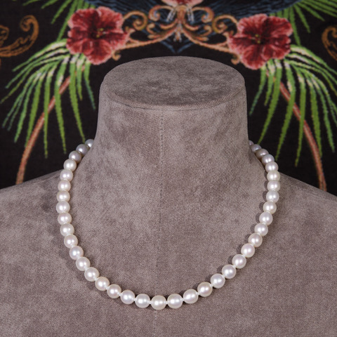 Klassische Süßwasser Perlenkette von Gellner auf einer Büste