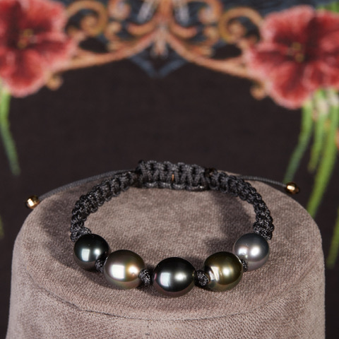 Anthrazitfarbenes Gellner Armband mit 5 intensivfarbenen Marutea Perlen